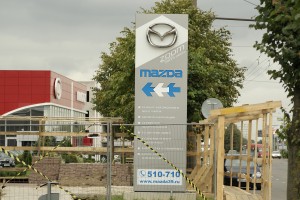 Стела<br />
Автосалон «Mazda-центр»<br />
г. Калининград, Московский пр., 203