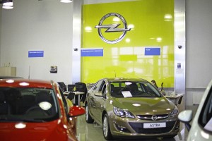 Интерьерное решение<br />
Салон официального дилера «Opel»<br />
г. Калининград, Московский проспект, 203а